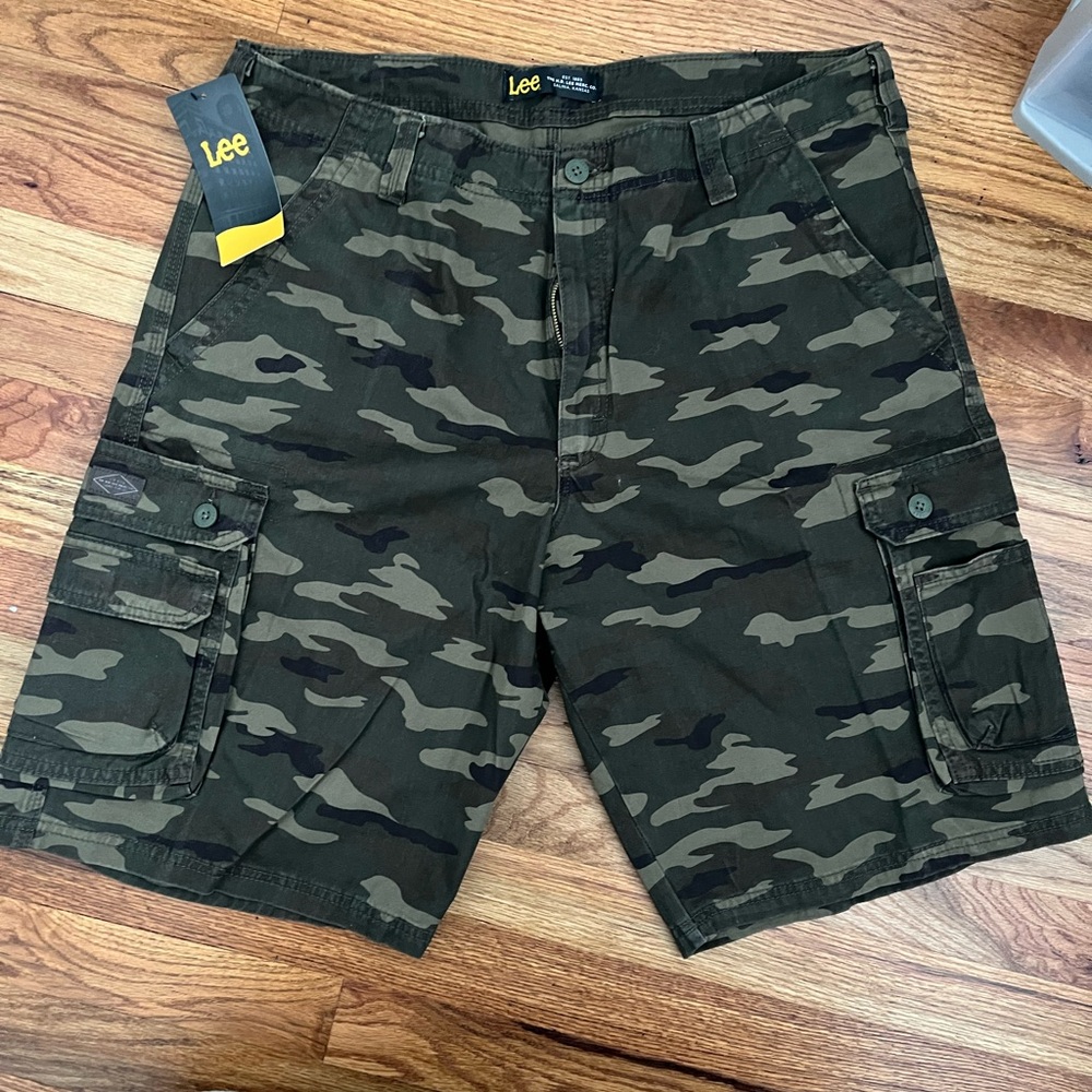 Men’s CAMO Lee cargo shorts